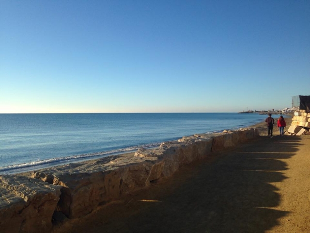  Promenade au bord de la mer à Marbella 